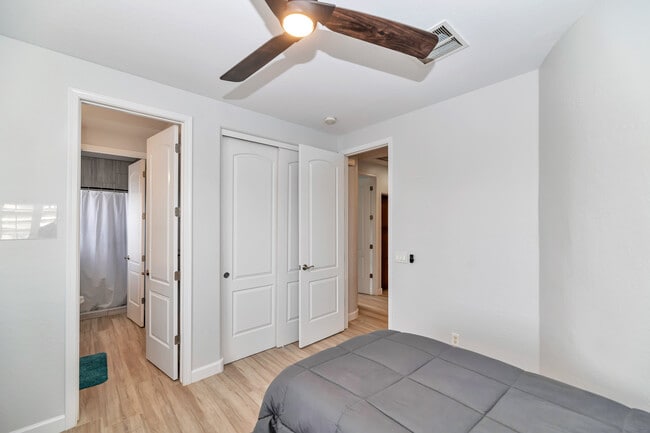 Photo - 3305 E Windsor Dr