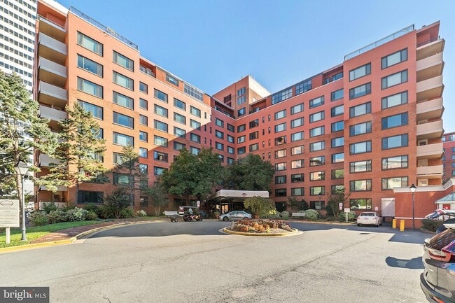 Building Photo - 1021 Arlington Blvd Unit 709