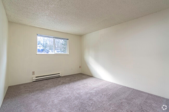 2BR, 1BA - 750SF Secondary Bedroom - Rolling Hills Apartments