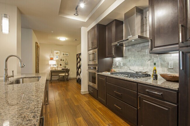 Photo - 10401 Town & Country Way Unidad PRS2