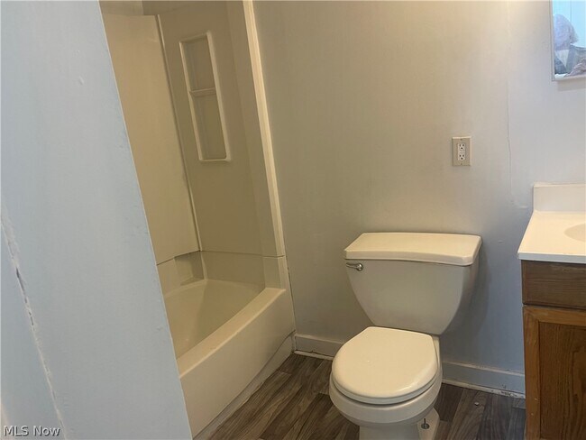 Photo - 958 E Wilbeth Rd Unidad Lower