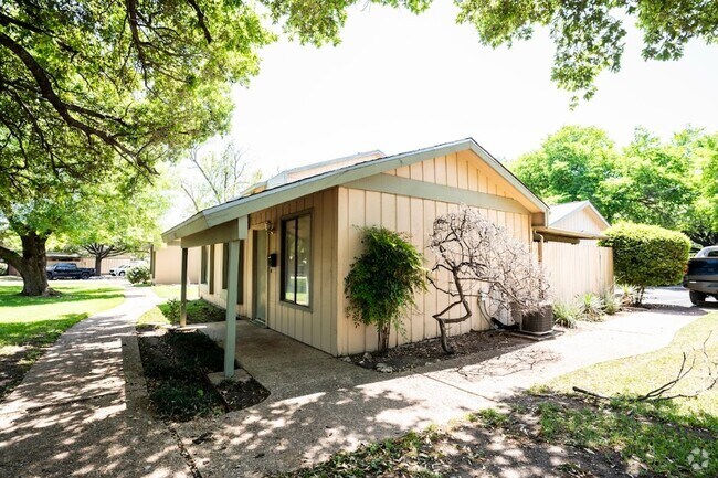 Building Photo - 906 Silver Quail Ln Rental