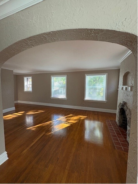 Spacious living room with lots of light - 7141 Tulane Ave