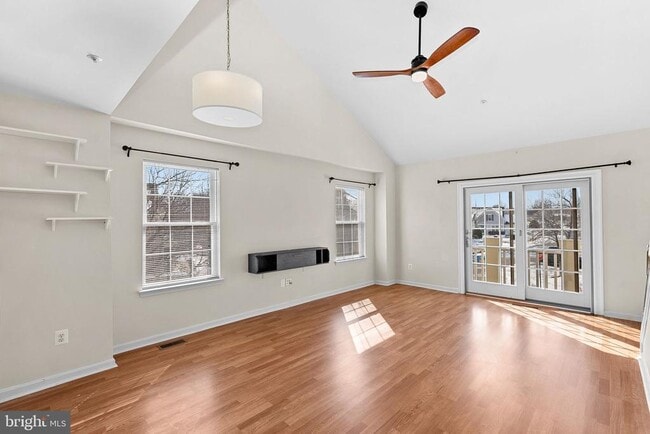 Photo - 43374 Greyswallow Terrace