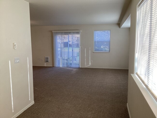 Photo - r1813/1815/1817 Unidad 1817