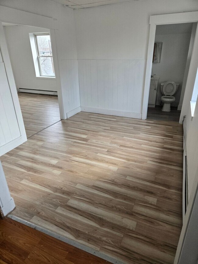 Photo - 724 N Main St