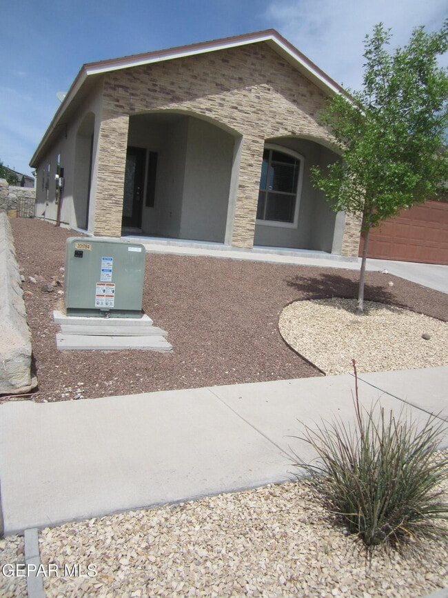 Photo - 323 Malta St