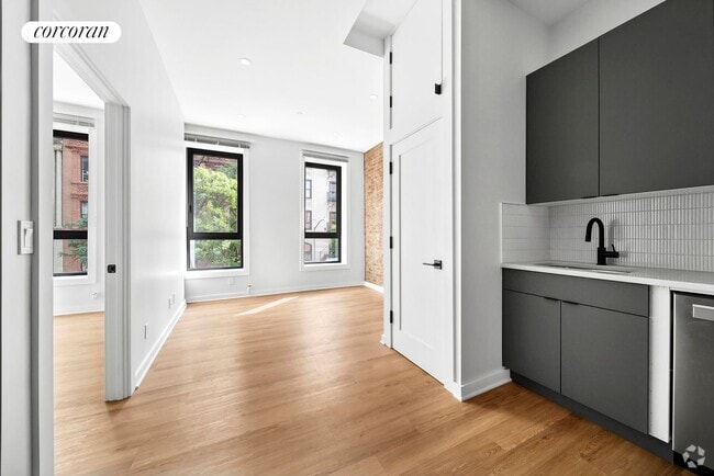 Building Photo - 317 W 51st St Rental