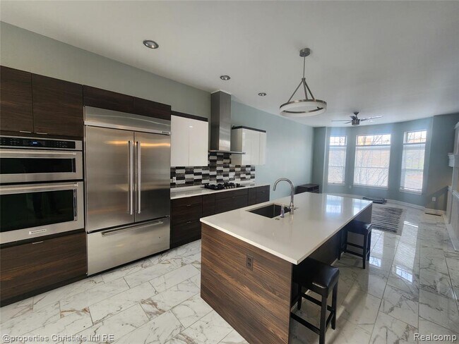 Photo - 35 Adelaide St