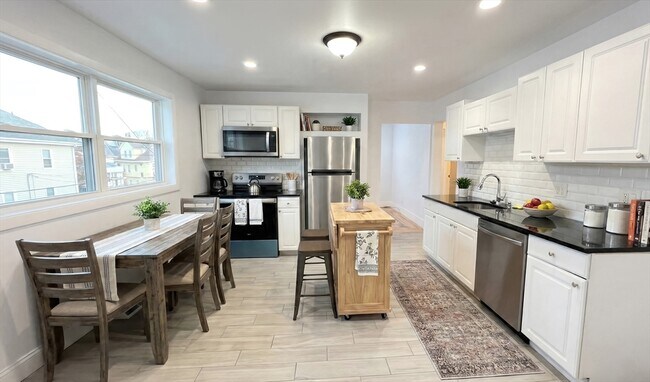 Building Photo - 24 Elm St Unit 1