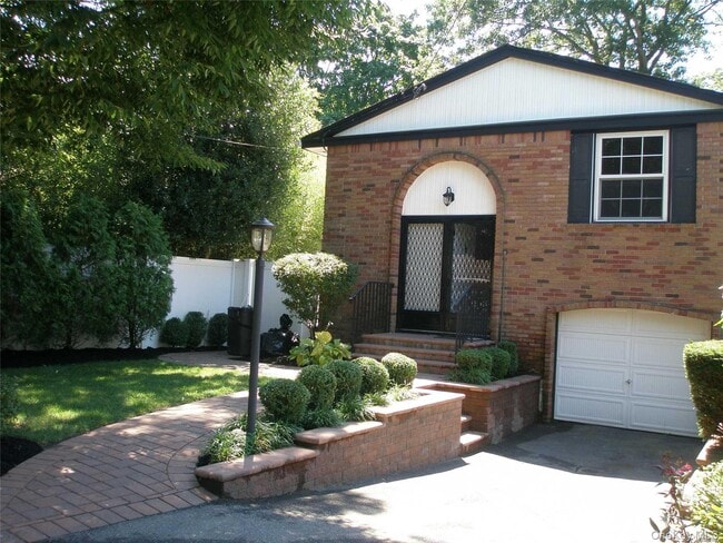 Building Photo - 4924 Express Dr S