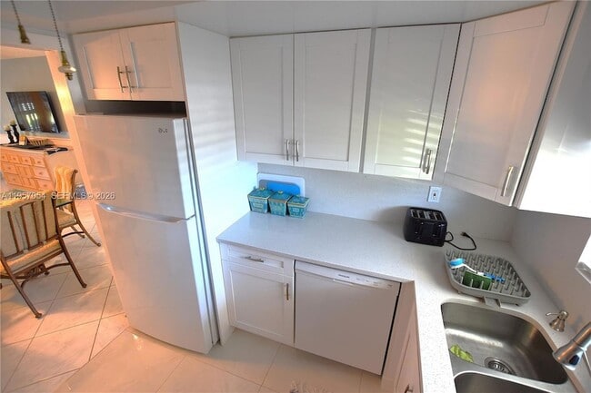 Photo - 2750 Emory Dr W