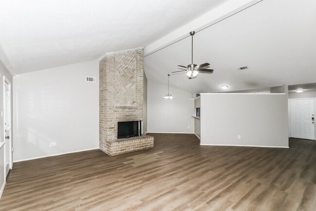 Photo - 2406 Heathergold Dr