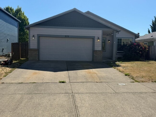 Building Photo - 4 Bedroom House near Timber Ridge school!