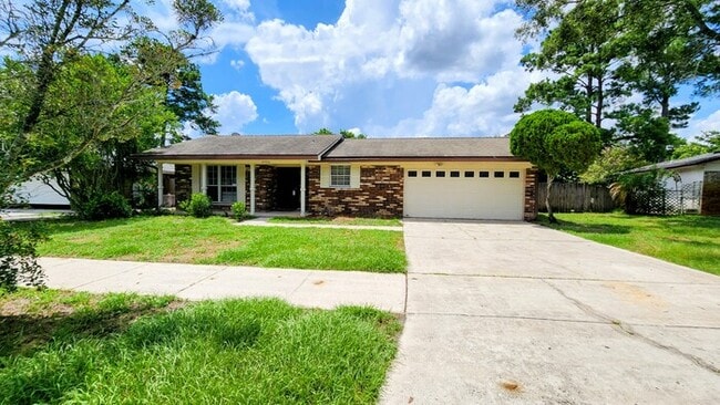 Welcome to this charming 3-bedroom, 2-bath... - Welcome to this charming 3-bedroom, 2-bath... Casa