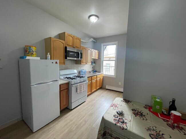 Photo - 2018 Bergenline Ave