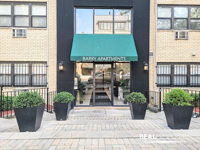 Building Photo - 445 W Barry