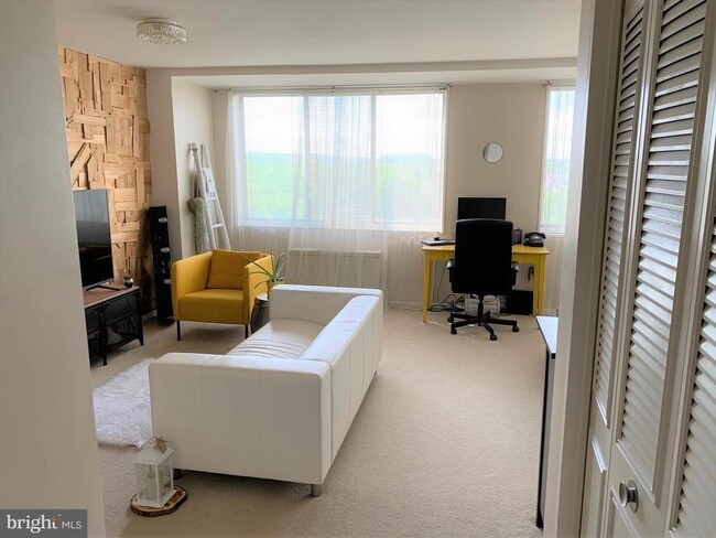 Photo - 10401 Grosvenor Pl Unit 1405