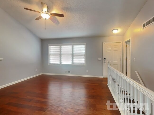 Photo - 244 Chastain Way