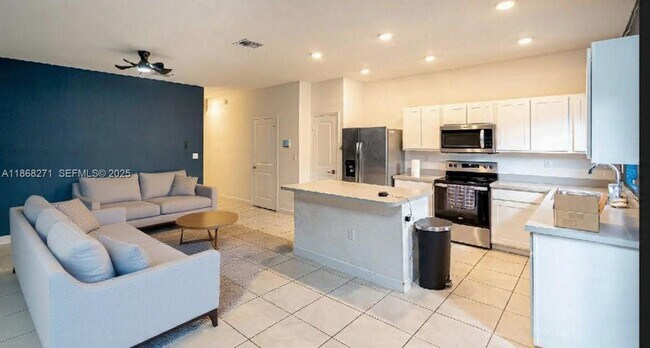 Photo - 1141 SW 6th Ct