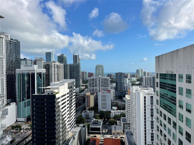 Building Photo - 690 SW 1st Ct Unit 3115