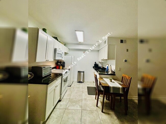 Photo - "Chic & Cozy 1-Bedroom Condo with Granite ... Unit 105