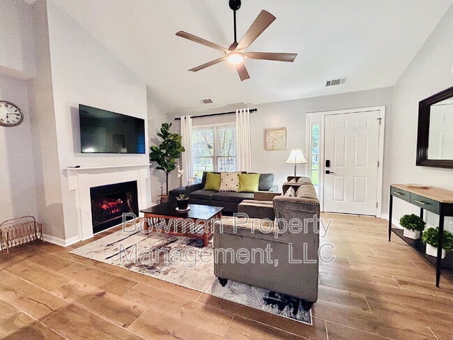 Photo - 255 Camelot Dr