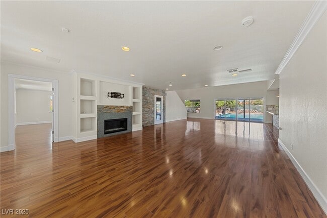 Photo - 144 E Robindale Rd