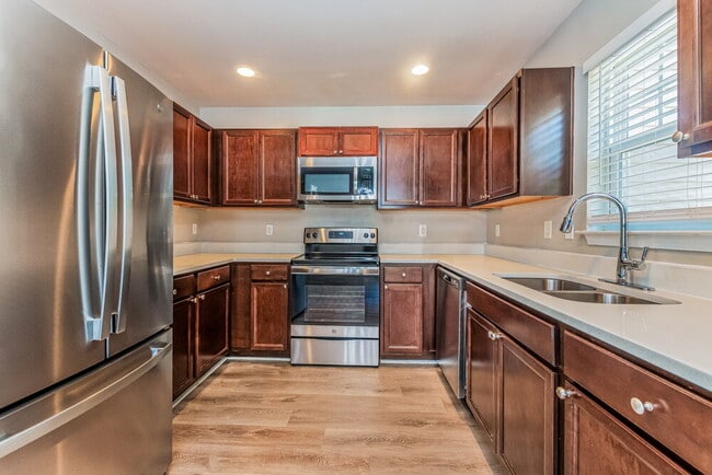 Photo - 821 Skinner Dr