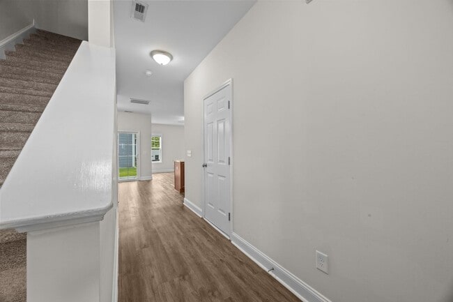 Photo - 211 N Stingray Ln