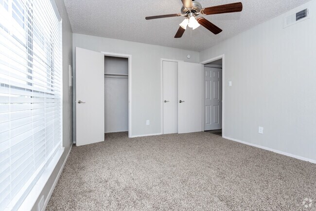 2HAB, 2BA-1,096 ft² - Appian Way