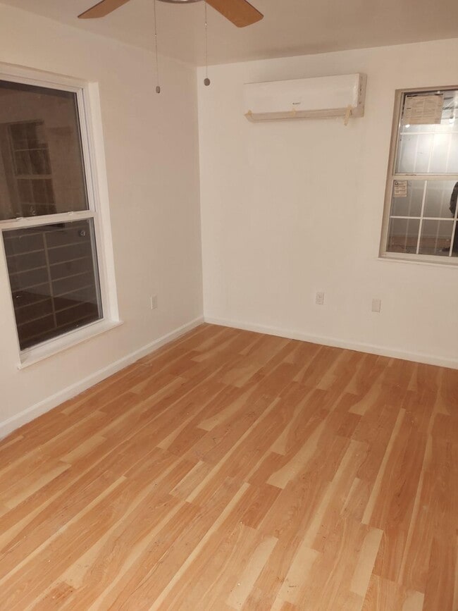 Living room - 1819 Wells Station Rd