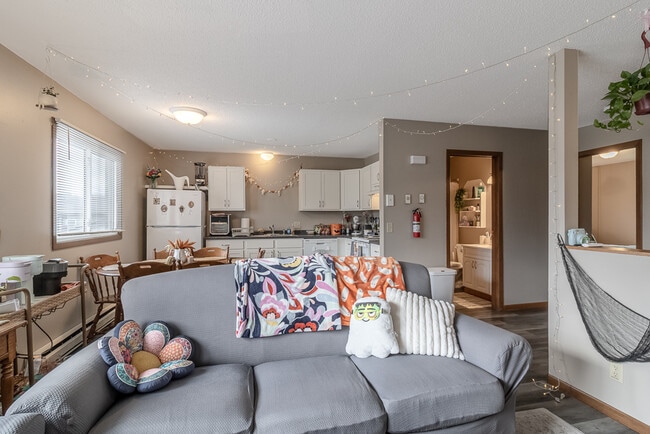 Photo - 202 Balcerzak Dr