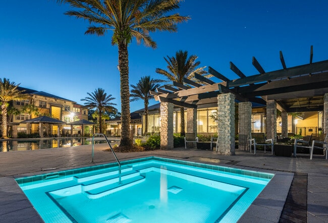 Hot tub twilight - Lost Lake Resort Apartments