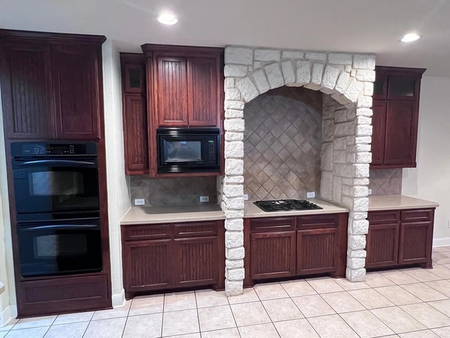 Photo - 831 Bridgeport Dr