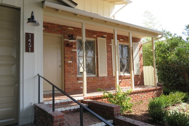 1451 Franklin St
