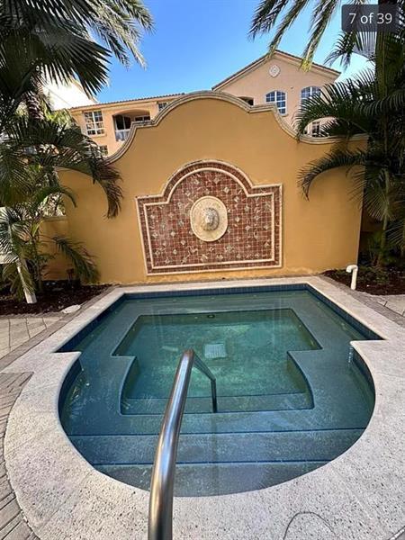 Photo - 3001 NE 185th St Unidad 318