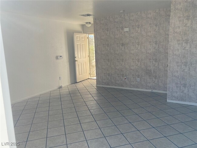 Photo - 800 Spotted Eagle St