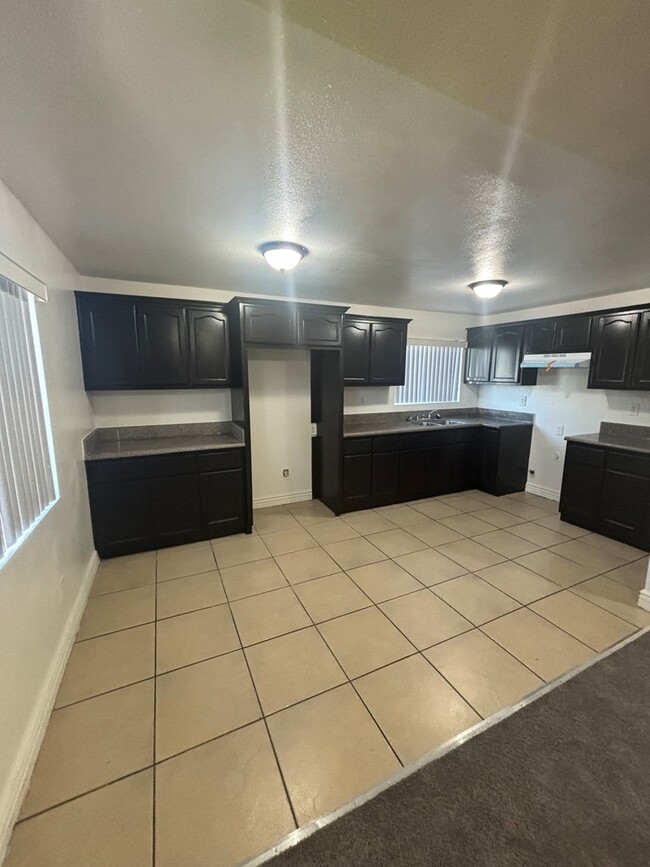 Photo - 846 E 109th St