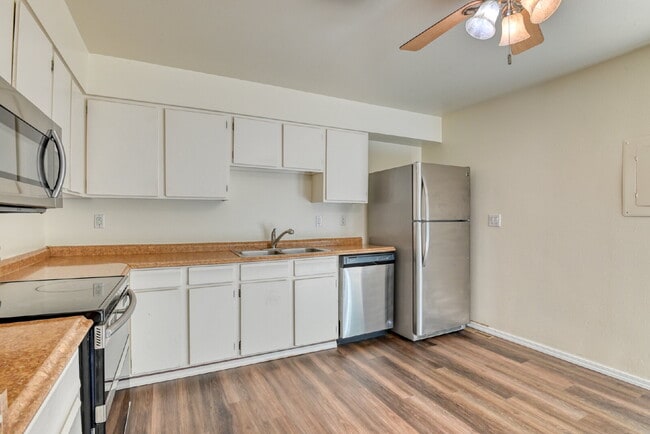 Photo - Fantic Home In Villege Seven For Rent