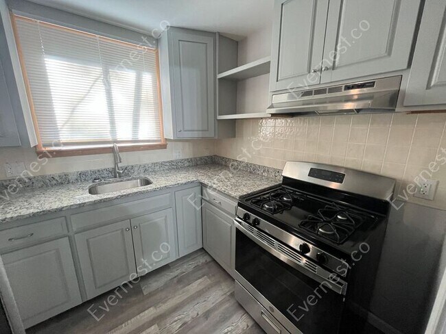 Photo - 16833 Brady St
