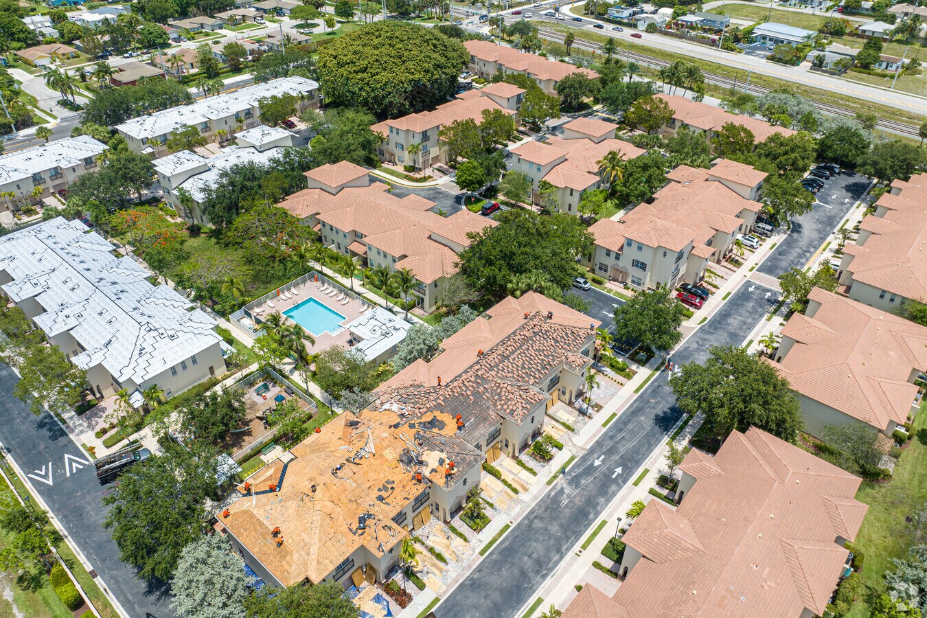 Alterno - Village At Swinton Square Condominium