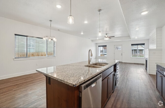 Building Photo - 2918 Pingree Ave E Rental