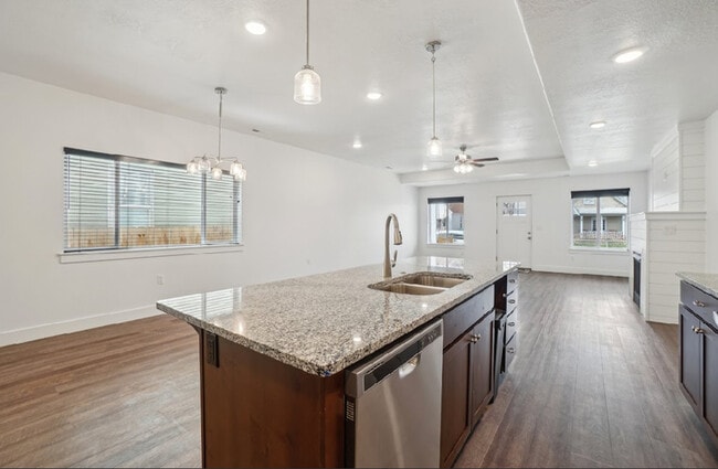 Building Photo - 2918 Pingree Ave E Rental