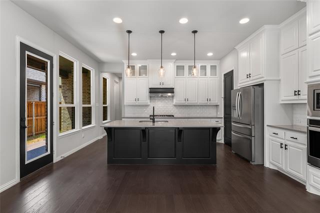 Photo - 1565 Amesbury Way