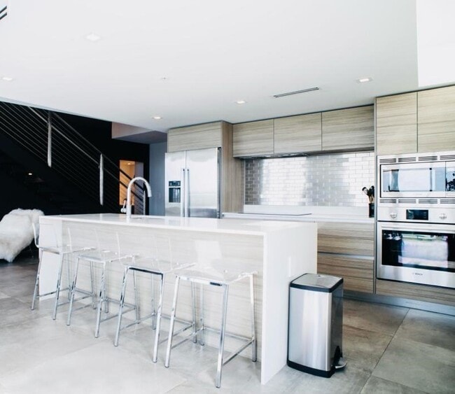 Photo - 6620 Indian Creek Dr Unit 708