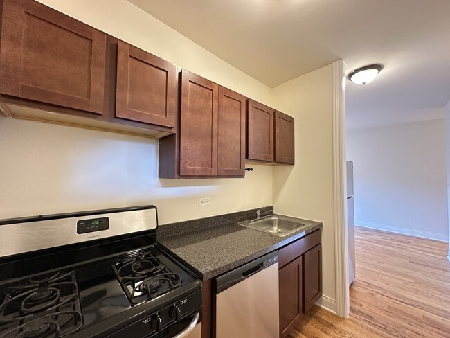 Photo - 755 W Cornelia Ave Unidad 3E