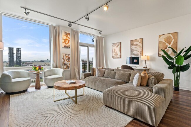 Photo - 61 W 15th St