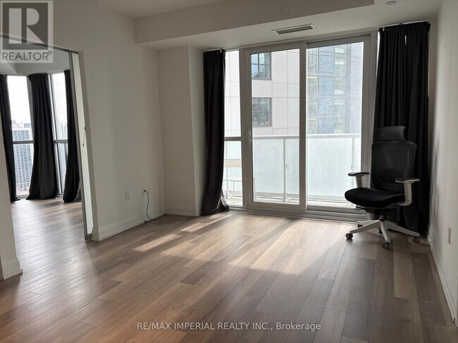 Photo - 77 Mutual St Unit 2002