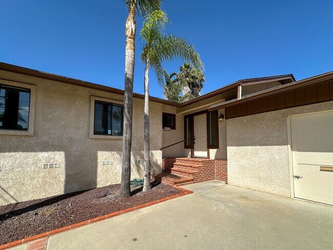 Photo - Bright & Spacious Bay Park Oasis with Mode...